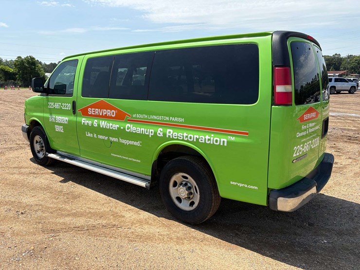 2009-chevrolet-express-3500-image-3