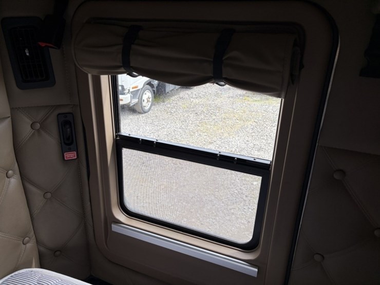2016-kenworth-t680-image-45