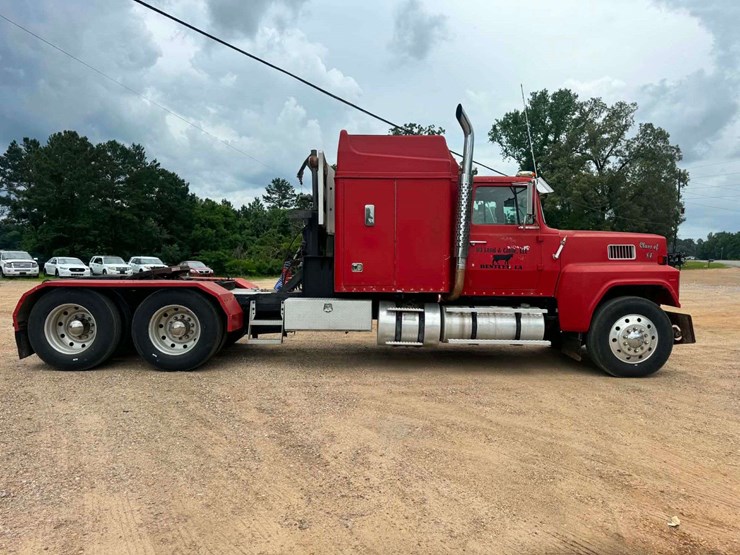 1984-ford-ltl9000-image-9