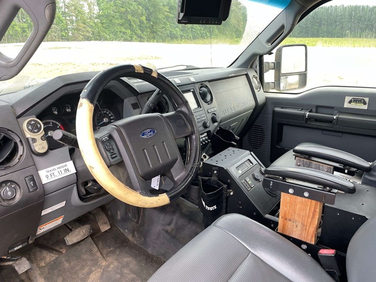 2014-ford-f550-image-11