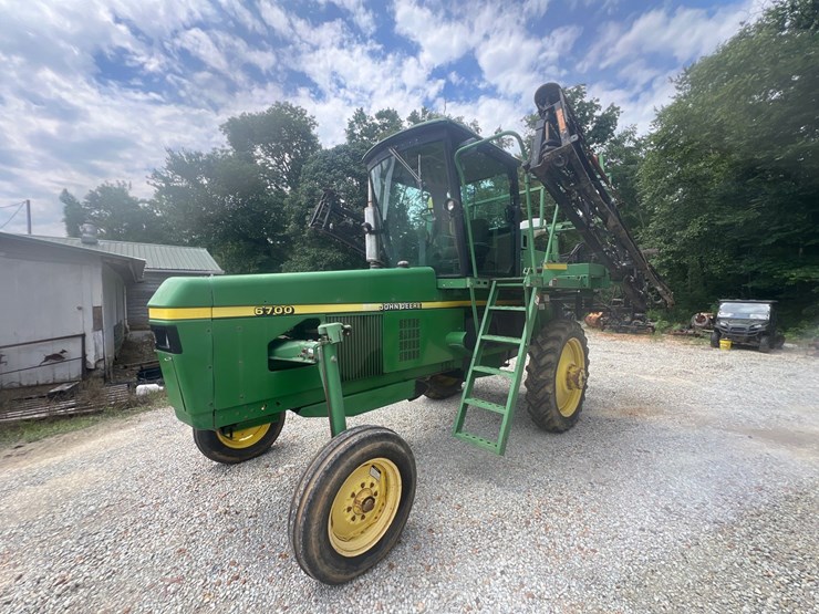 2000-john-deere-6700-image-1
