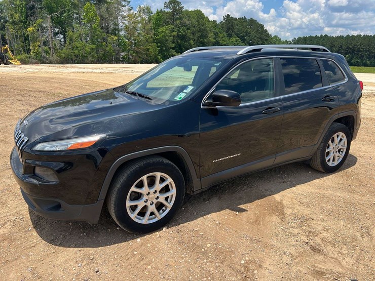 2018-jeep-cherokee-image-1