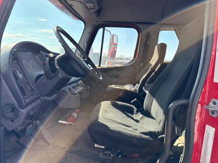 2009-freightliner-m2-slick-line-image-7
