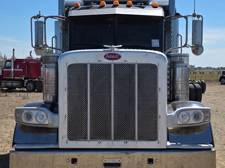 2013-peterbilt-388-image-2