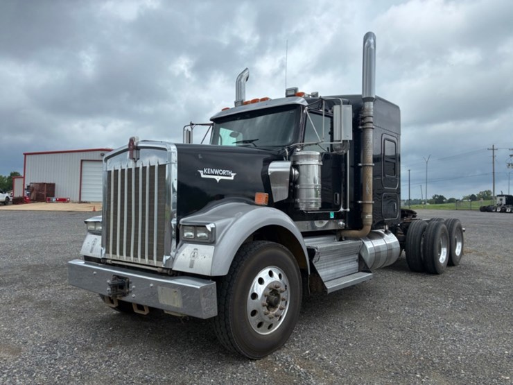 2018-kenworth-w900-image-1
