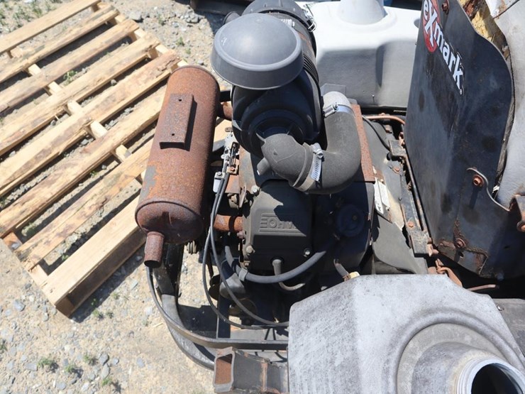 exmark-zero-turn-mower-image-12