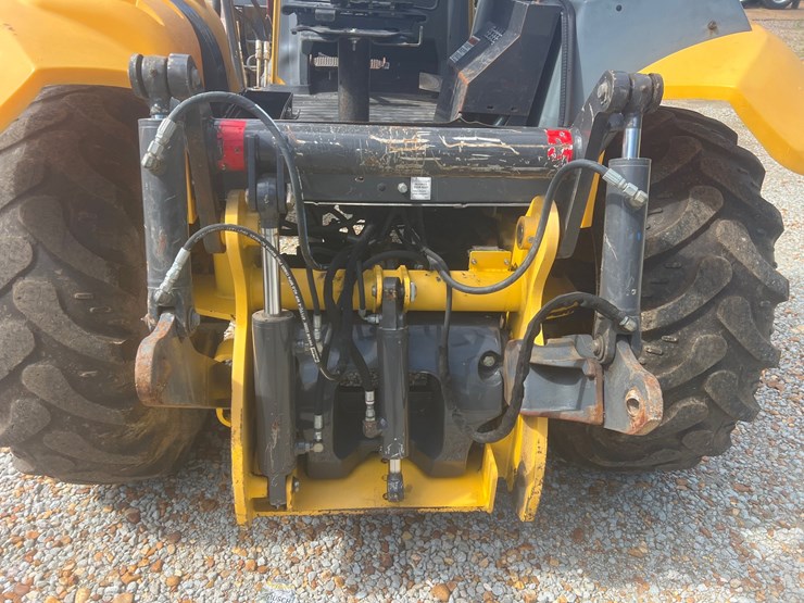 new-holland-u80-image-7