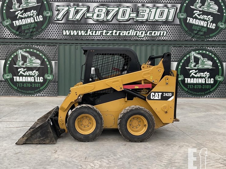 2014-caterpillar-242d-image-1