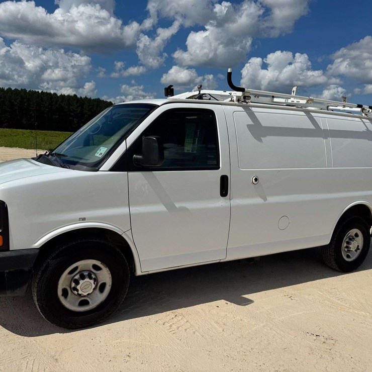 2013 CHEVROLET EXPRESS 2500