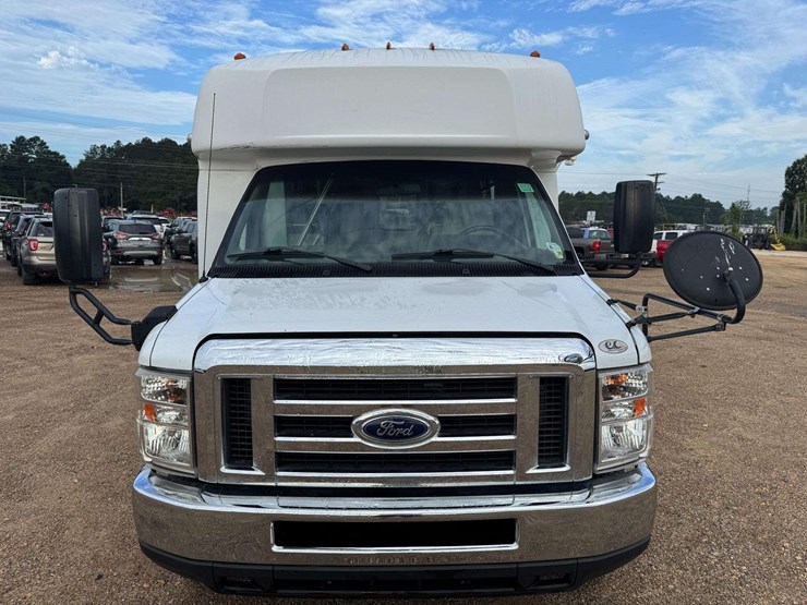 2018-ford-e350-image-5