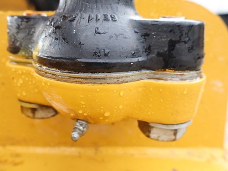 2016-caterpillar-140-image-25