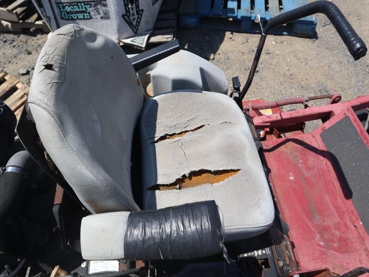 exmark-zero-turn-mower-image-15