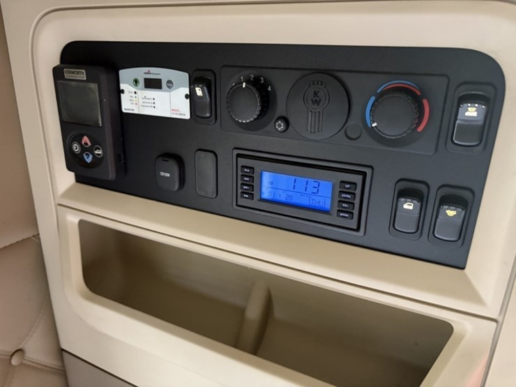 2016-kenworth-t680-image-44