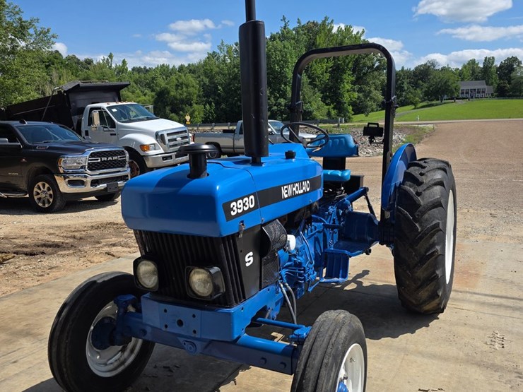 new-holland-3930-image-2