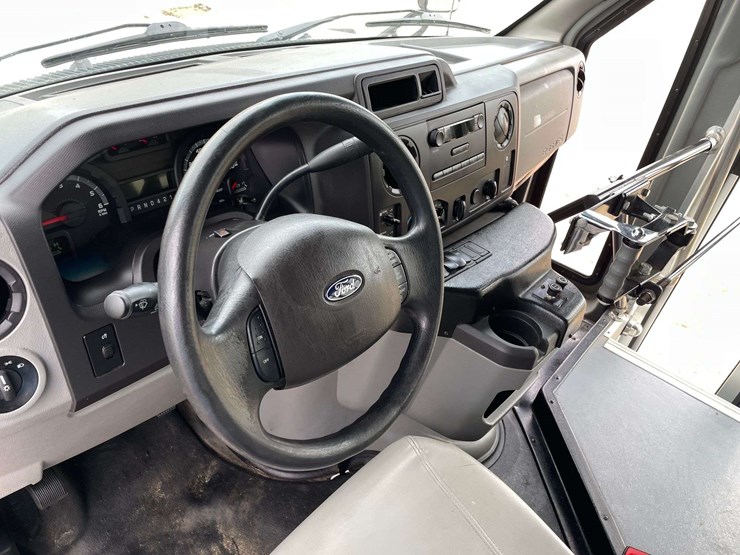 2019-ford-e350-image-11
