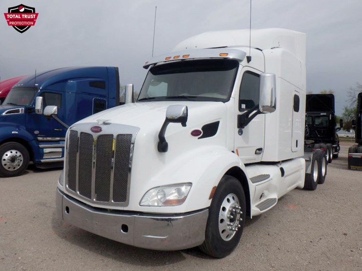 2020-peterbilt-579-image-1
