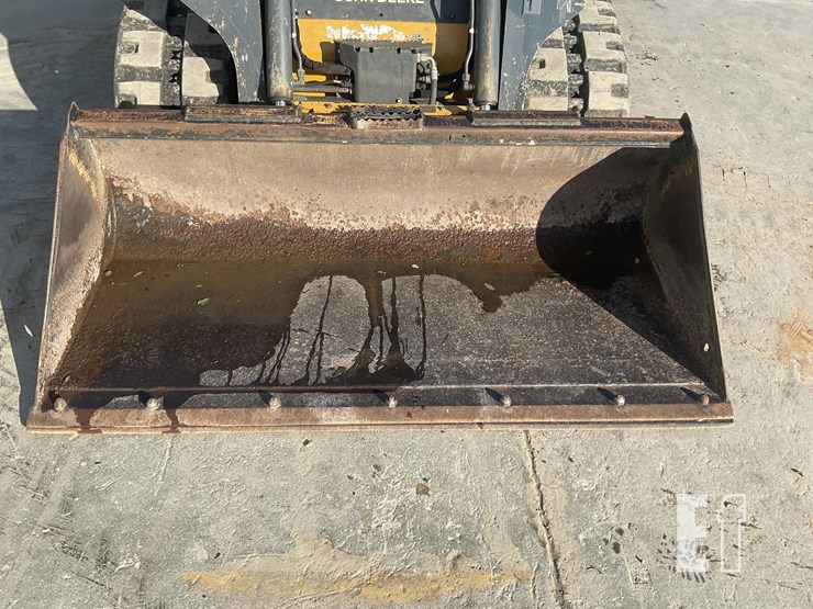 2017-deere-317g-image-11