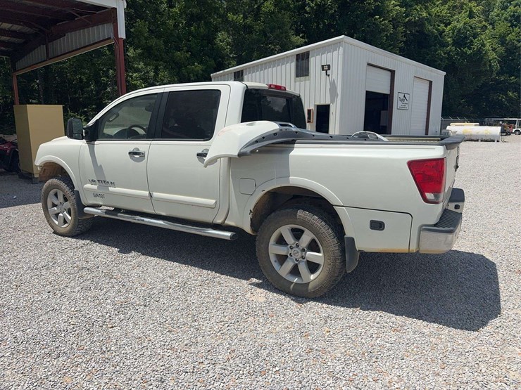 2015-nissan-titan-image-3