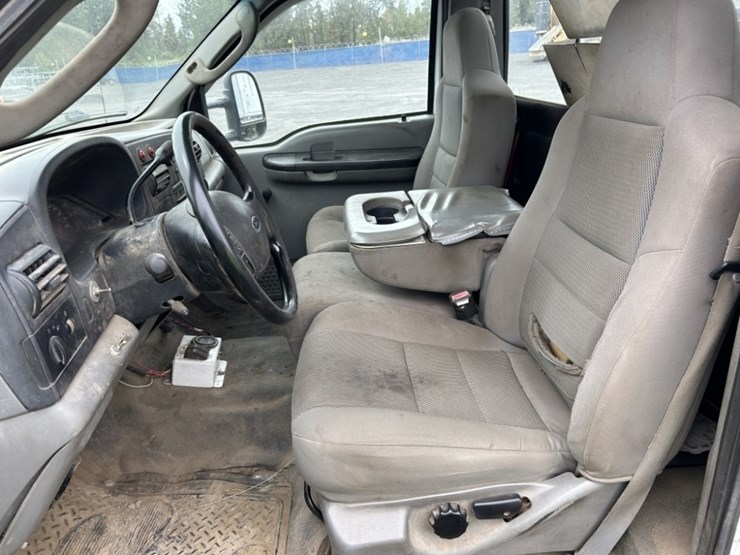 2005-ford-f550-image-22
