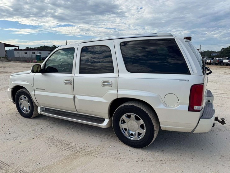 2005-cadillac-escalade-image-4