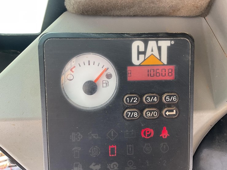 2018-caterpillar-239d-image-18