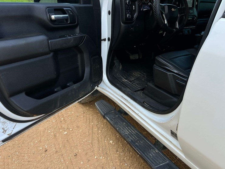 2021-chevrolet-silverado-2500-image-13
