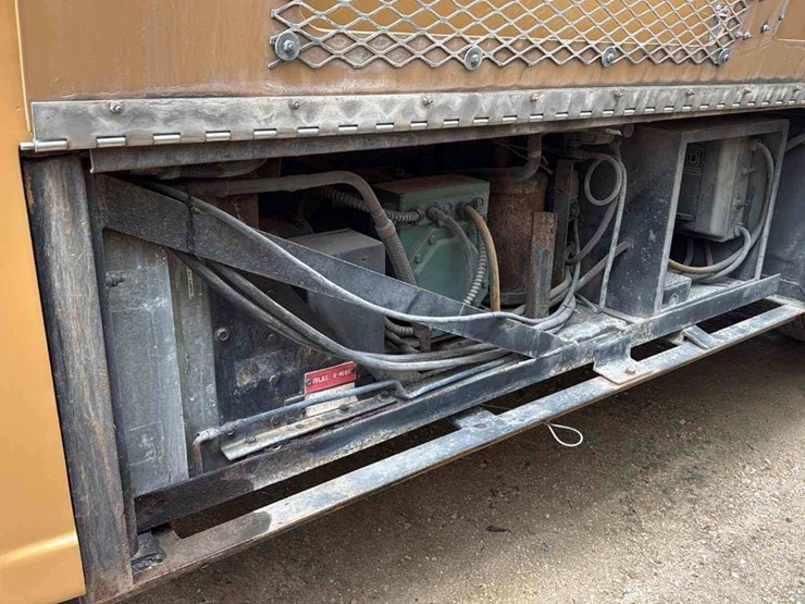 2011-hino-box-truck-image-12