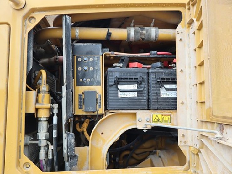 2016-caterpillar-140-image-21