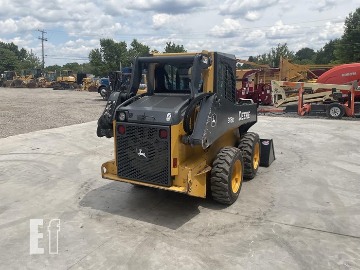 2016-deere-318e-image-4