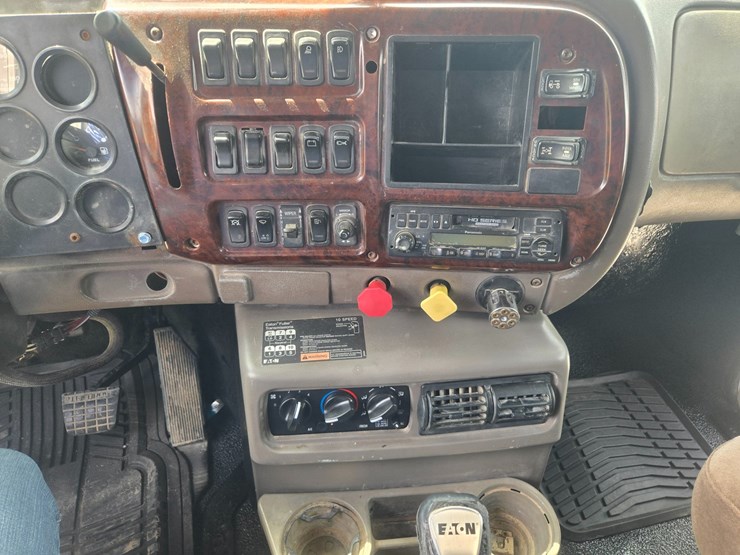 2003-mack-ch613-image-76