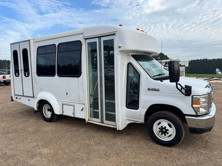 2018-ford-e350-image-2