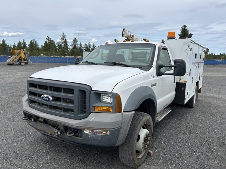 2005-ford-f550-image-1