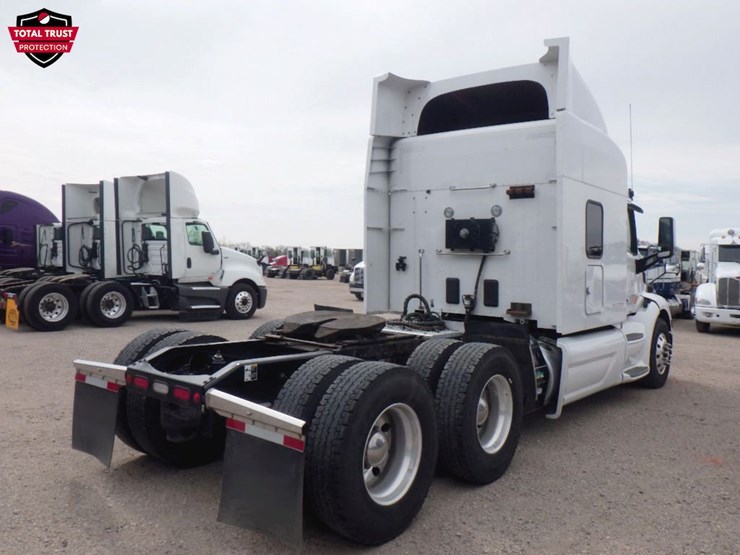 2020-peterbilt-579-image-3