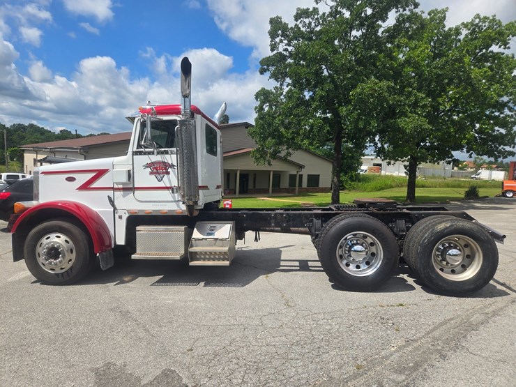 2004-peterbilt-378-image-8