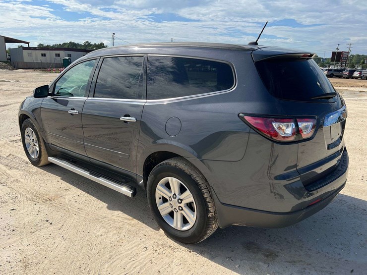 2014-chevrolet-traverse-image-2