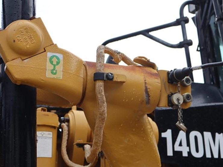 2016-caterpillar-140-image-33
