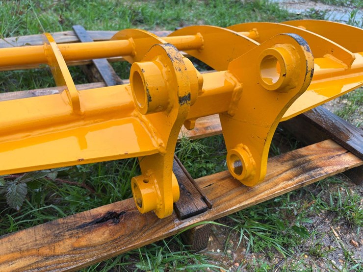 caterpillar-303-image-7