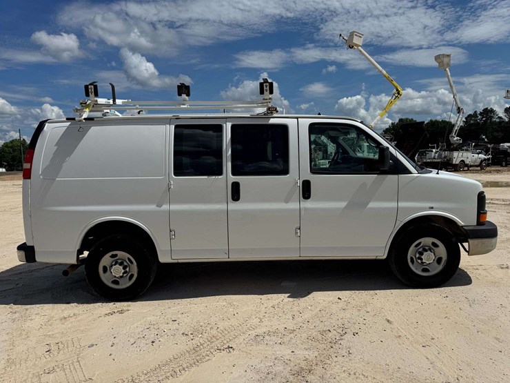 2014-chevrolet-express-2500-image-7
