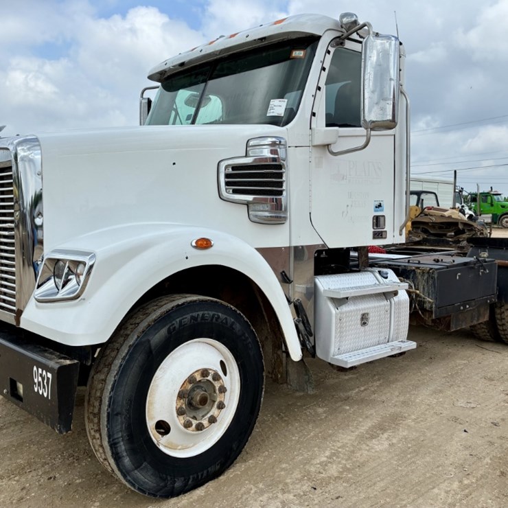 2015 FREIGHTLINER CORONADO 122 SD