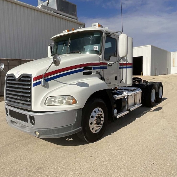 2015 MACK CXU (PINNACLE)
