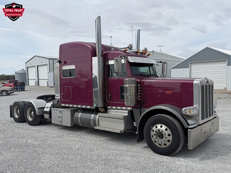 2021-peterbilt-389-image-2