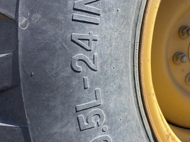 2004-caterpillar-420d-image-32