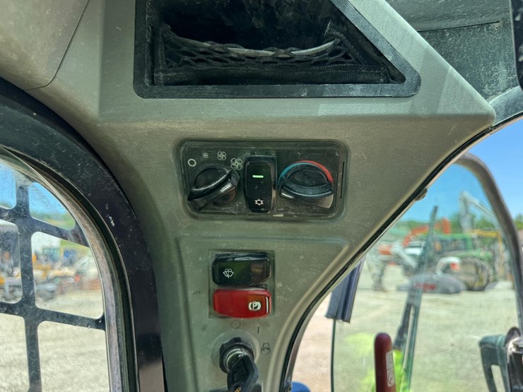 2019-caterpillar-236d3-image-25