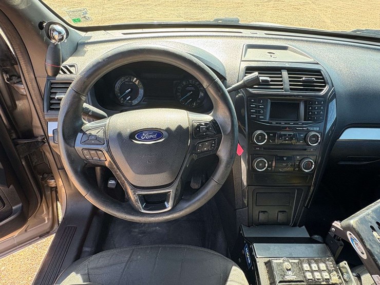 2016-ford-explorer-image-14
