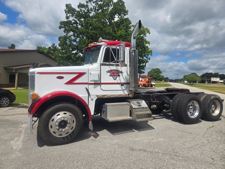 2004-peterbilt-378-image-5