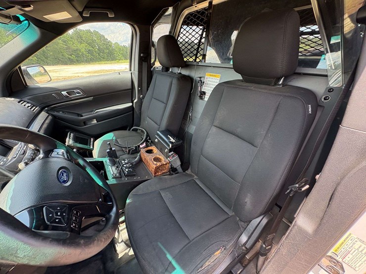 2016-ford-explorer-image-15