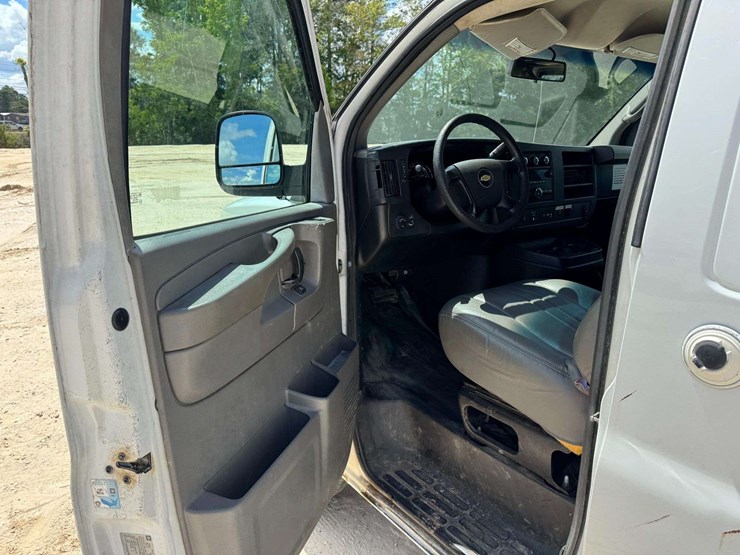 2014-chevrolet-express-2500-image-9