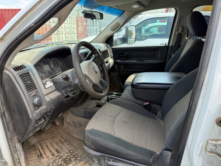 2012-dodge-3500-image-5