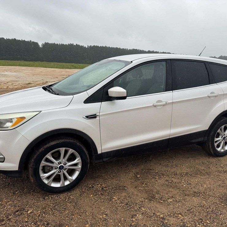2017 FORD ESCAPE SE