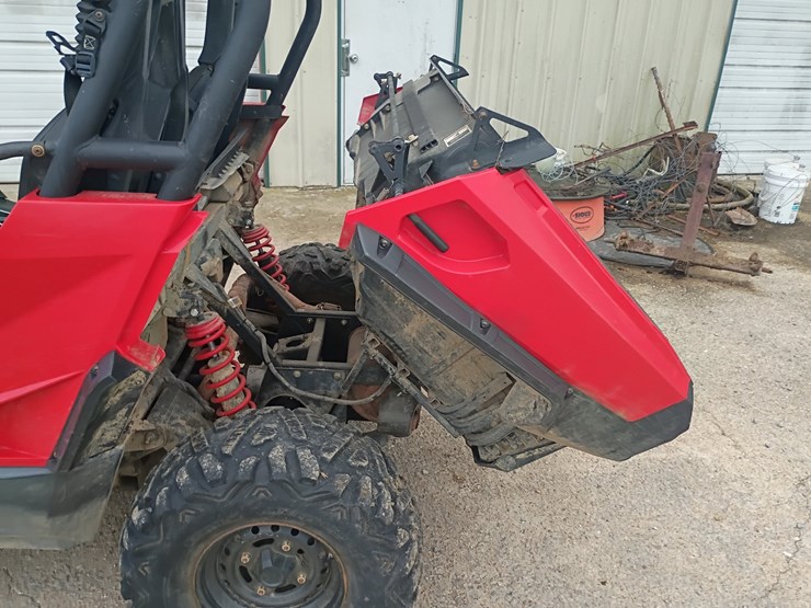 2014-can-am-commander-800-image-36